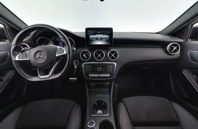 Valkoinen Viistoperä, Mercedes-Benz A – CNH-189