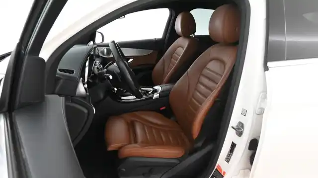 Valkoinen Coupe, Mercedes-Benz GLC – CNH-635