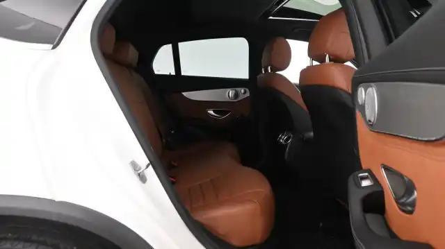 Valkoinen Coupe, Mercedes-Benz GLC – CNH-635