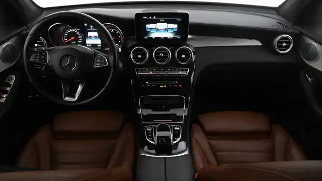 Valkoinen Coupe, Mercedes-Benz GLC – CNH-635