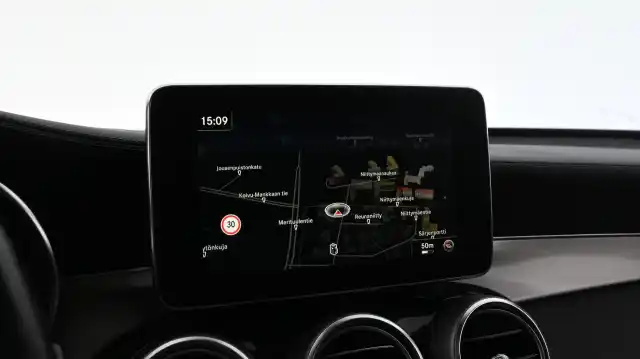 Valkoinen Coupe, Mercedes-Benz GLC – CNH-635