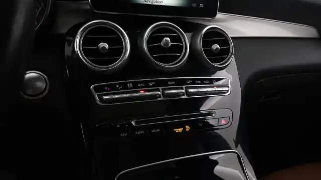 Valkoinen Coupe, Mercedes-Benz GLC – CNH-635
