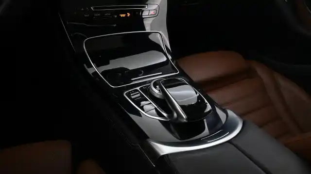 Valkoinen Coupe, Mercedes-Benz GLC – CNH-635