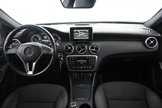 Valkoinen Viistoperä, Mercedes-Benz A – CNH-740