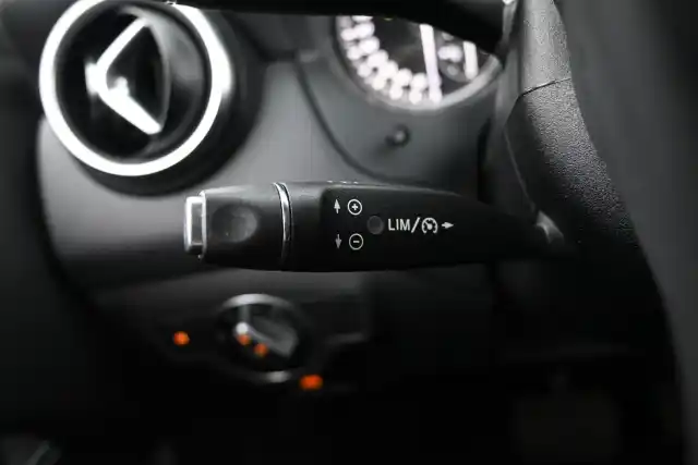 Valkoinen Viistoperä, Mercedes-Benz A – CNH-740