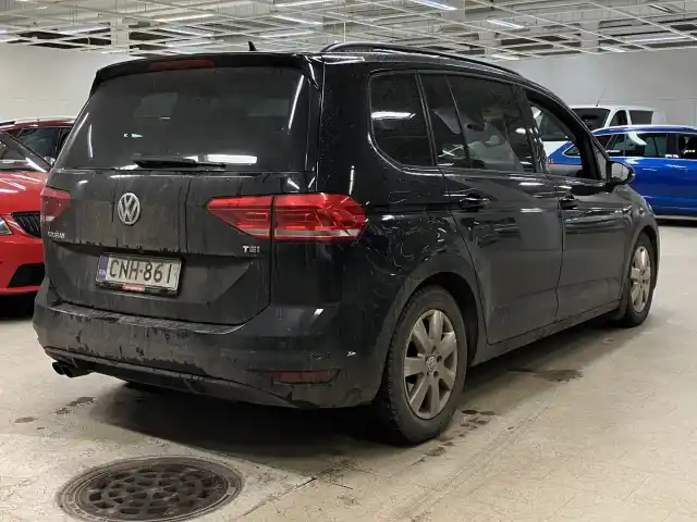 Musta Tila-auto, Volkswagen Touran – CNH-861