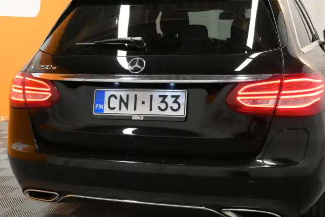 Musta Farmari, Mercedes-Benz C – CNI-133