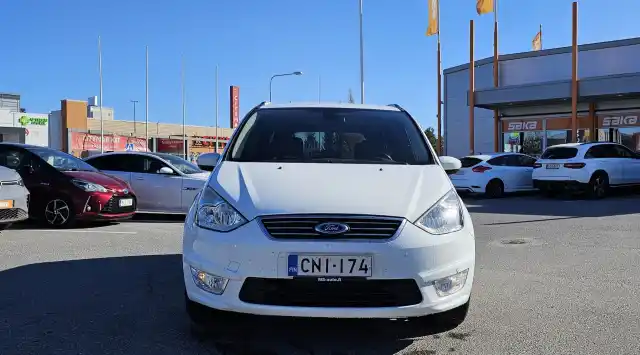 Valkoinen Tila-auto, Ford Galaxy – CNI-174