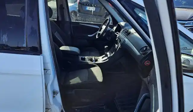 Valkoinen Tila-auto, Ford Galaxy – CNI-174