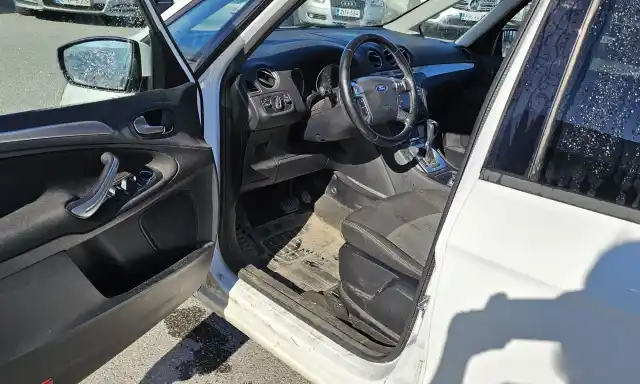 Valkoinen Tila-auto, Ford Galaxy – CNI-174