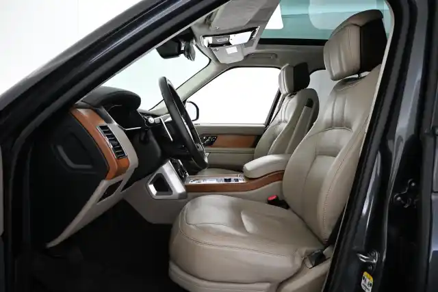 Harmaa Maastoauto, Land Rover Range Rover – CNI-222