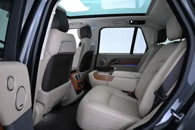 Harmaa Maastoauto, Land Rover Range Rover – CNI-222