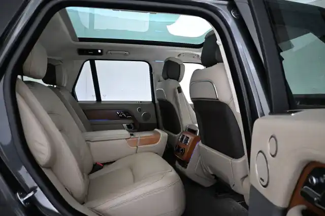 Harmaa Maastoauto, Land Rover Range Rover – CNI-222