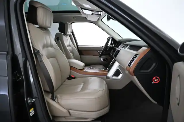 Harmaa Maastoauto, Land Rover Range Rover – CNI-222