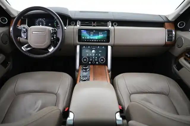 Harmaa Maastoauto, Land Rover Range Rover – CNI-222