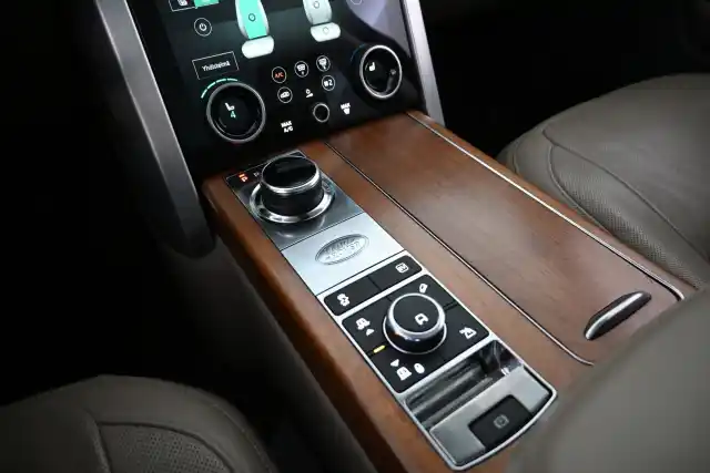 Harmaa Maastoauto, Land Rover Range Rover – CNI-222