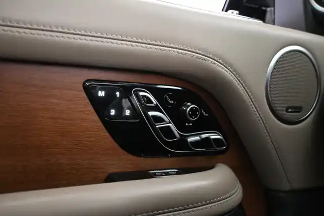 Harmaa Maastoauto, Land Rover Range Rover – CNI-222