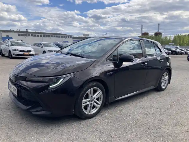 Ruskea Viistoperä, Toyota Corolla – CNI-376