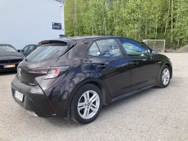 Ruskea Viistoperä, Toyota Corolla – CNI-376