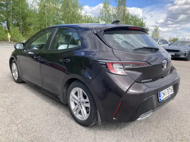 Ruskea Viistoperä, Toyota Corolla – CNI-376