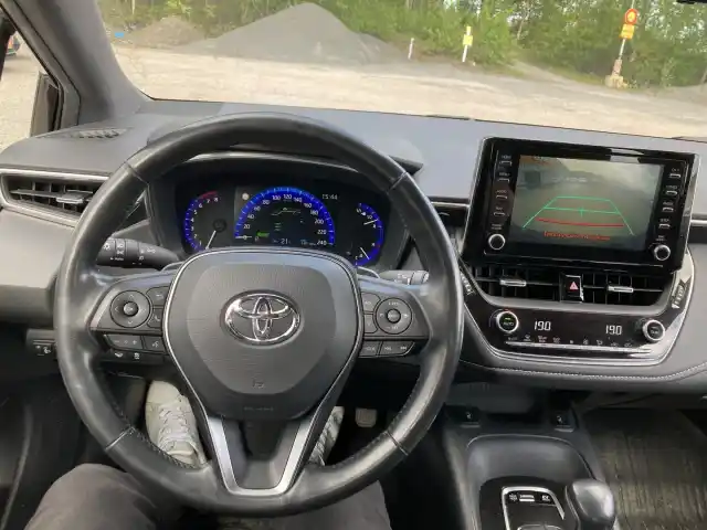 Ruskea Viistoperä, Toyota Corolla – CNI-376