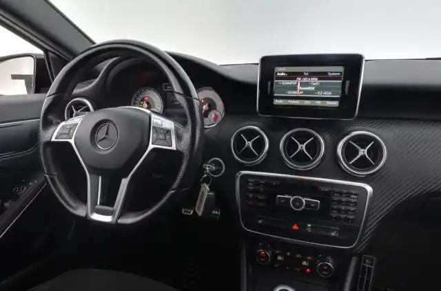 Harmaa Viistoperä, Mercedes-Benz A – CNI-943