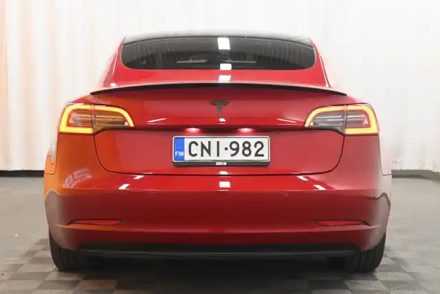 Punainen Sedan, Tesla Model 3 – CNI-982