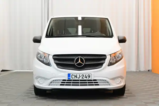 Valkoinen Tila-auto, Mercedes-Benz Vito – CNJ-249