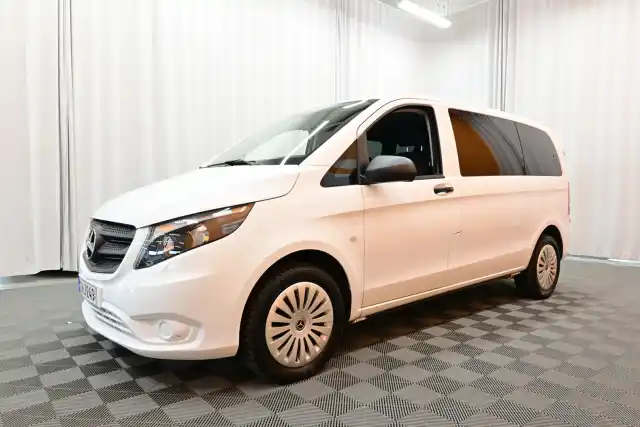 Valkoinen Tila-auto, Mercedes-Benz Vito – CNJ-249