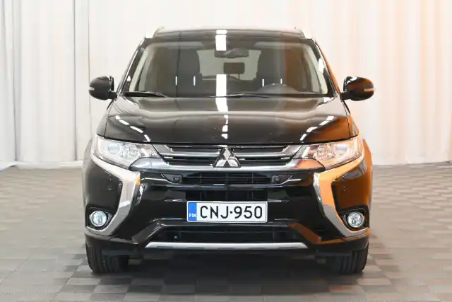 Musta Maastoauto, Mitsubishi Outlander PHEV – CNJ-950