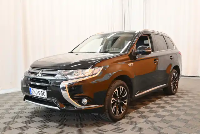 Musta Maastoauto, Mitsubishi Outlander PHEV – CNJ-950