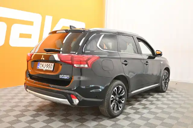 Musta Maastoauto, Mitsubishi Outlander PHEV – CNJ-950