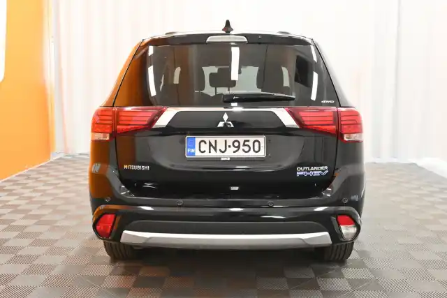 Musta Maastoauto, Mitsubishi Outlander PHEV – CNJ-950