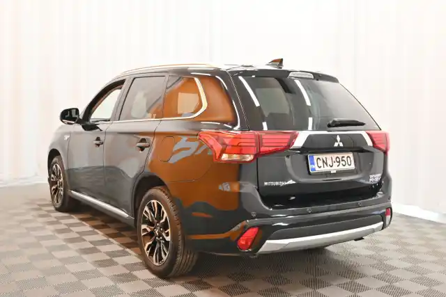 Musta Maastoauto, Mitsubishi Outlander PHEV – CNJ-950