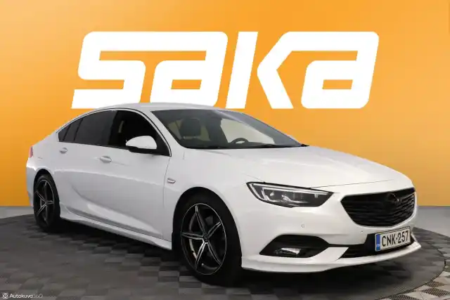 Valkoinen Viistoperä, Opel Insignia – CNK-257