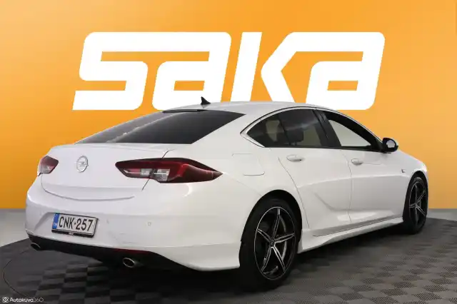 Valkoinen Viistoperä, Opel Insignia – CNK-257