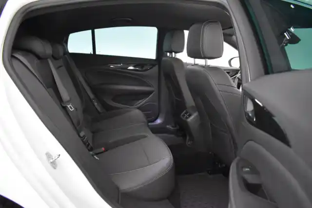 Valkoinen Viistoperä, Opel Insignia – CNK-257