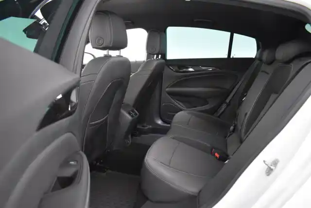 Valkoinen Viistoperä, Opel Insignia – CNK-257