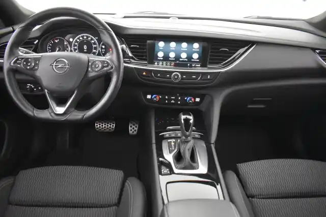 Valkoinen Viistoperä, Opel Insignia – CNK-257