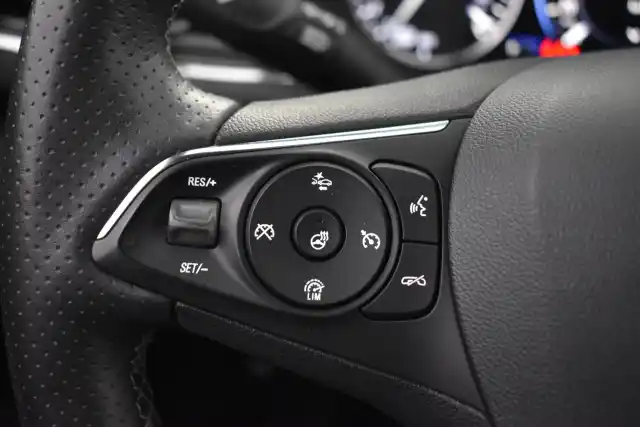 Valkoinen Viistoperä, Opel Insignia – CNK-257