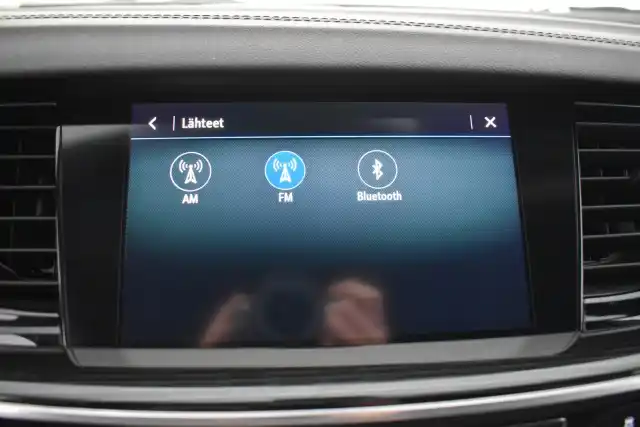 Valkoinen Viistoperä, Opel Insignia – CNK-257