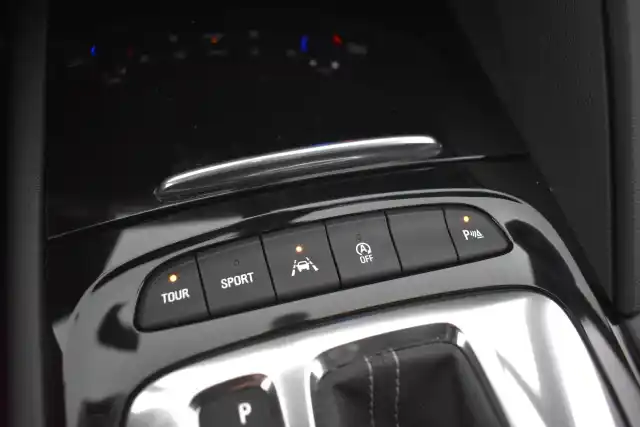 Valkoinen Viistoperä, Opel Insignia – CNK-257