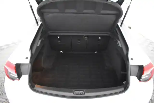 Valkoinen Viistoperä, Opel Insignia – CNK-257