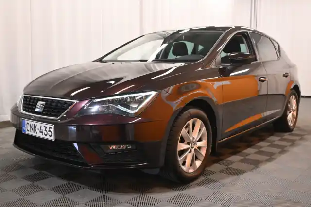 Violetti Viistoperä, Seat Leon – CNK-435