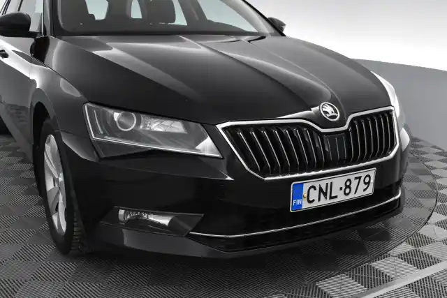 Musta Farmari, Skoda Superb – CNL-879