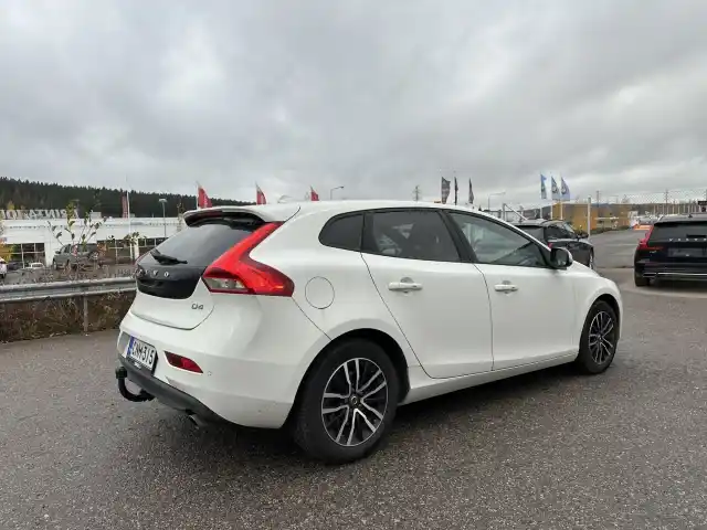 Valkoinen Viistoperä, Volvo V40 – CNM-315