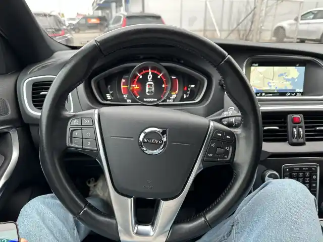 Valkoinen Viistoperä, Volvo V40 – CNM-315