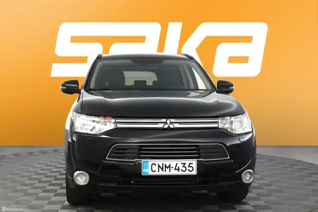 Musta Maastoauto, Mitsubishi Outlander PHEV – CNM-435