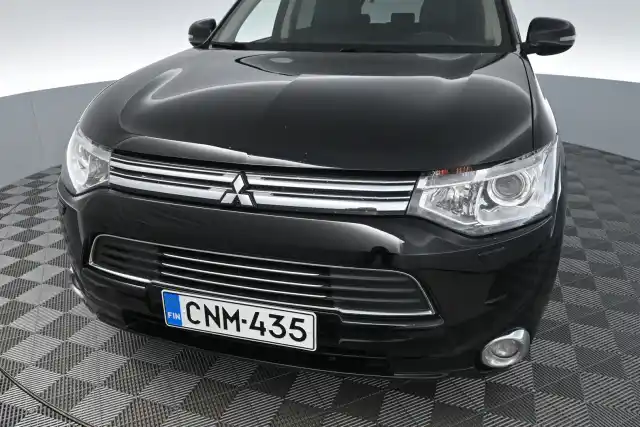 Musta Maastoauto, Mitsubishi Outlander PHEV – CNM-435