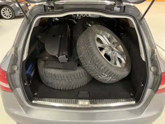 Harmaa Farmari, Mercedes-Benz C – CNM-470